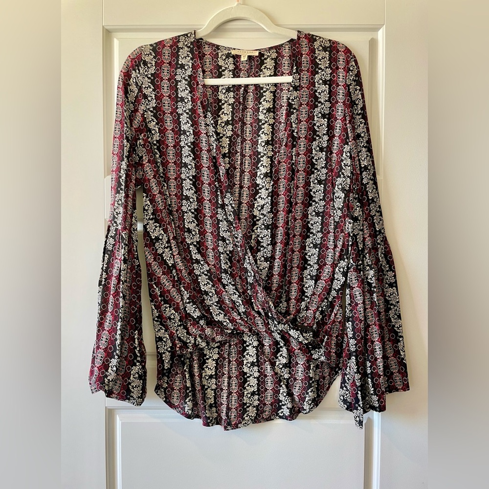 Promesa - size M - Elegant Black and Red Women's Top